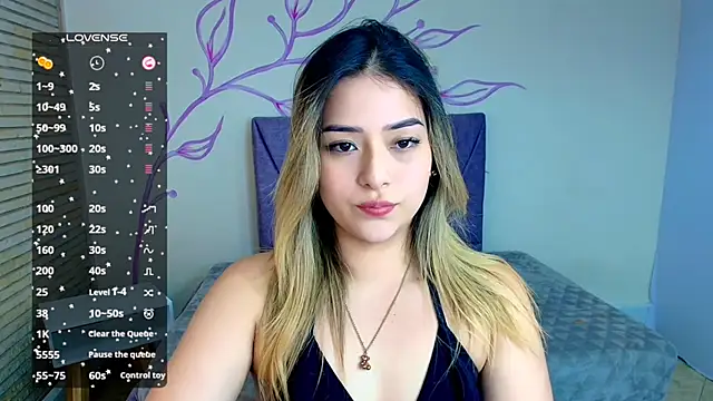Snapshot of DahliaMoore chatting on December 20, 3:10 pm DahliaMoore online show from December 20, 3:10 pm