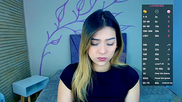 Snapshot of DahliaMoore chatting on December 21, 1:21 pm DahliaMoore online show from December 21, 1:21 pm