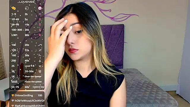 Snapshot of DahliaMoore chatting on December 22, 6:39 am DahliaMoore online show from December 22, 6:39 am
