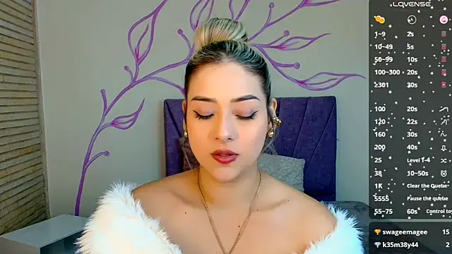 Snapshot of DahliaMoore chatting on December 27, 3:59 pm DahliaMoore online show from December 27, 3:59 pm