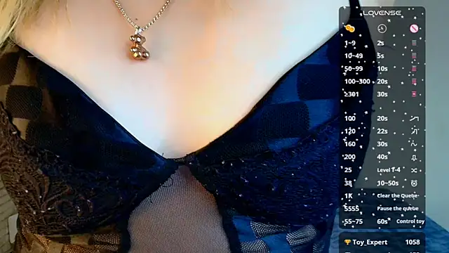 Snapshot of DahliaMoore chatting on January 4, 10:34 pm DahliaMoore online show from January 4, 10:34 pm
