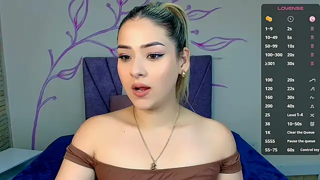 Snapshot of DahliaMoore chatting on January 18, 7:37 pm DahliaMoore online show from January 18, 7:37 pm