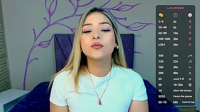 Snapshot of DahliaMoore chatting on January 20, 7:35 pm DahliaMoore online show from January 20, 7:35 pm