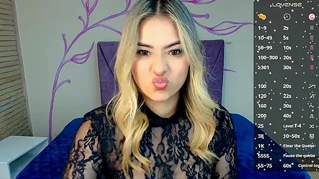 Snapshot of DahliaMoore chatting on January 25, 8:21 pm DahliaMoore online show from January 25, 8:21 pm