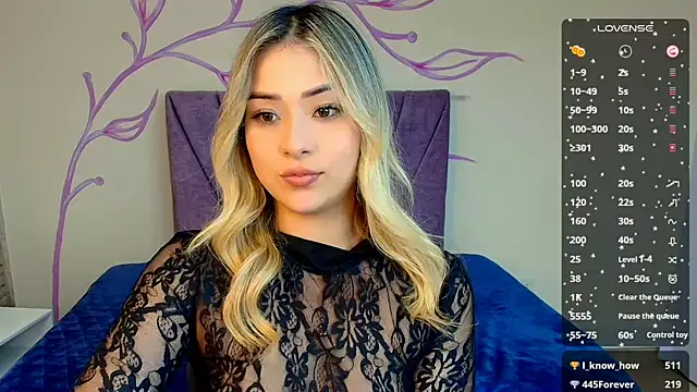 Snapshot of DahliaMoore chatting on January 25, 11:22 pm DahliaMoore online show from January 25, 11:22 pm
