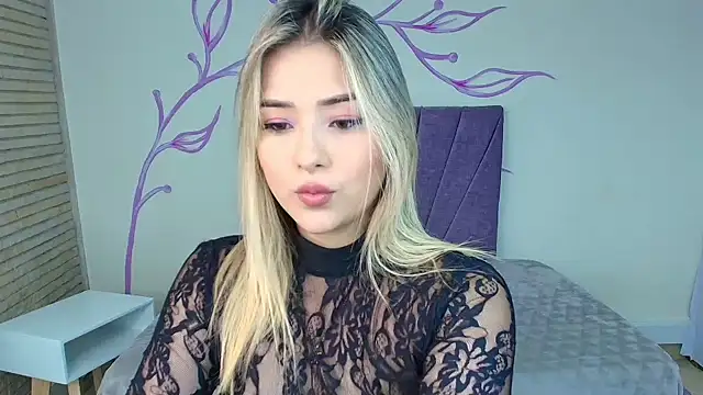 Snapshot of DahliaMoore chatting on February 4, 8:17 pm DahliaMoore online show from February 4, 8:17 pm