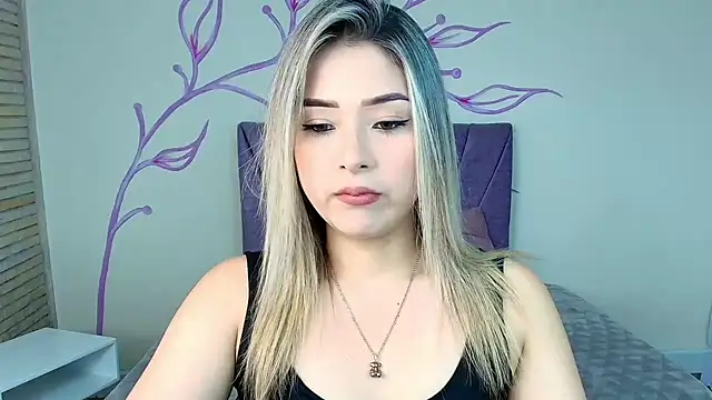 Snapshot of DahliaMoore chatting on February 5, 7:42 pm DahliaMoore online show from February 5, 7:42 pm
