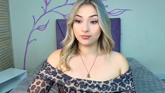 Snapshot of DahliaMoore chatting on February 6, 10:53 pm DahliaMoore online show from February 6, 10:53 pm
