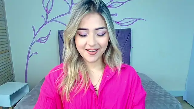 Snapshot of DahliaMoore chatting on February 8, 8:10 pm DahliaMoore online show from February 8, 8:10 pm
