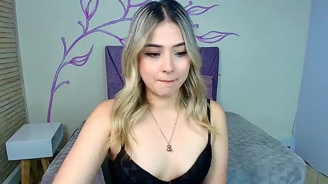 Snapshot of DahliaMoore chatting on February 13, 7:52 pm DahliaMoore online show from February 13, 7:52 pm