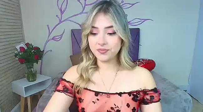 Snapshot of DahliaMoore chatting on February 14, 8:26 pm DahliaMoore online show from February 14, 8:26 pm