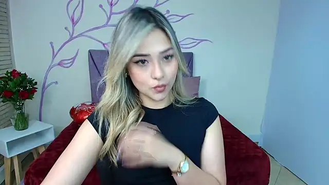 Snapshot of DahliaMoore chatting on February 18, 7:41 pm DahliaMoore online show from February 18, 7:41 pm