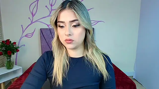 Snapshot of DahliaMoore chatting on February 20, 7:41 pm DahliaMoore online show from February 20, 7:41 pm