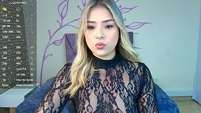 Snapshot of DahliaMoore chatting on February 22, 11:24 pm DahliaMoore online show from February 22, 11:24 pm