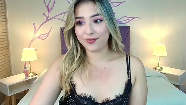 Snapshot of DahliaMoore chatting on March 9, 6:17 am DahliaMoore online show from March 9, 6:17 am