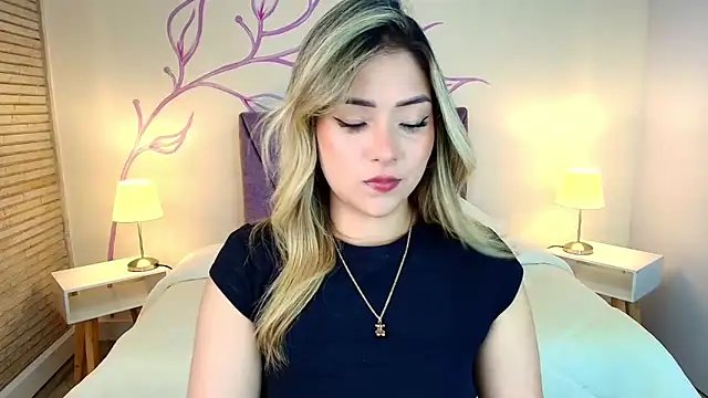 Snapshot of DahliaMoore chatting on March 23, 12:47 am DahliaMoore online show from March 23, 12:47 am