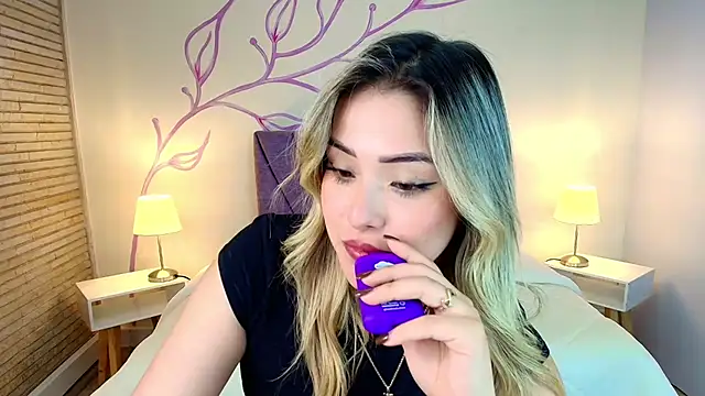 Snapshot of DahliaMoore chatting on March 23, 6:58 am DahliaMoore online show from March 23, 6:58 am