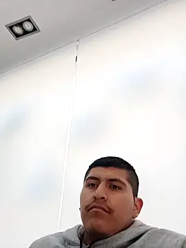 Snapshot of El_baby12 chatting on February 19, 10:11 am El baby12 online show from February 19, 10:11 am