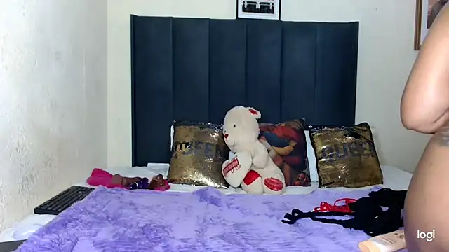 quenliyasa online show from November 4, 9:03 pm