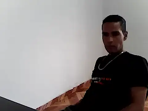 Snapshot of esteban2810m chatting on February 9, 8:34 pm esteban2810m online show from February 9, 8:34 pm