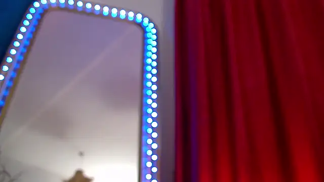 Foxxxy MILF online show from March 20, 5:01 am