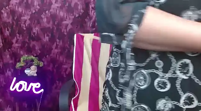 Naughty Ayesha1 online show from December 28, 3:47 am