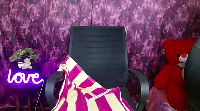 Naughty Ayesha1 online show from January 19, 6:09 am