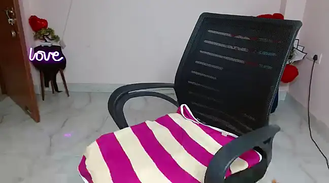 Naughty Ayesha1 online show from February 13, 7:24 am