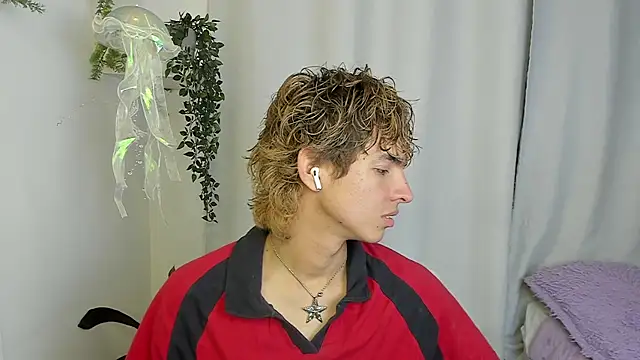 santy-kitty online show from October 8, 3:15 am