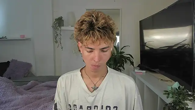 santy-kitty online show from October 30, 5:57 pm