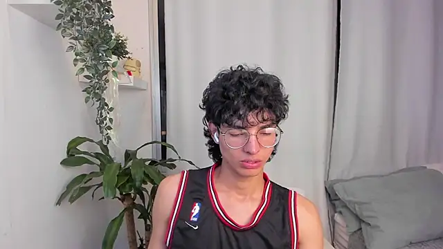 santy-kitty online show from February 19, 3:24 am