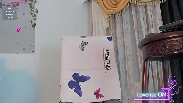 Snapshot of saskia_secret chatting on February 22, 8:42 pm saskia secret online show from February 22, 8:42 pm