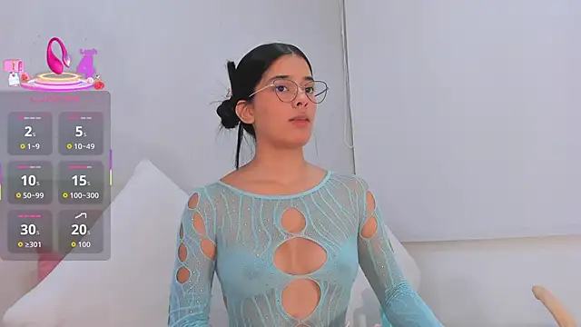 Isaa Queen online show from December 21, 4:03 pm