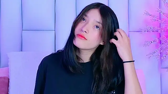 AlliciaKim online show from March 1, 7:15 pm