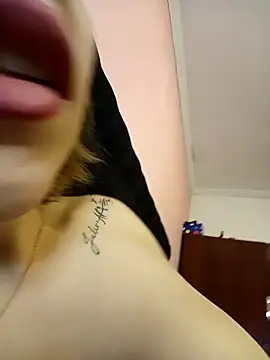 couple2000 online show from February 26, 6:43 pm