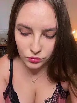 Alicia Eves online show from October 8, 1:31 pm