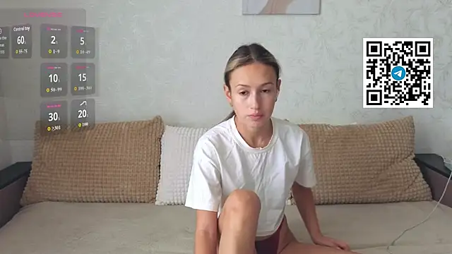 Snapshot of ChloeTeles_ chatting on June 19, 5:34 am ChloeTeles online show from June 19, 5:34 am