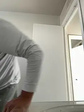 elamante03 online show from December 18, 6:35 pm