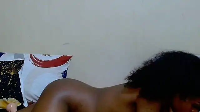 Snapshot of DiamondLuv29 chatting on February 17, 3:19 pm DiamondLuv29 online show from February 17, 3:19 pm