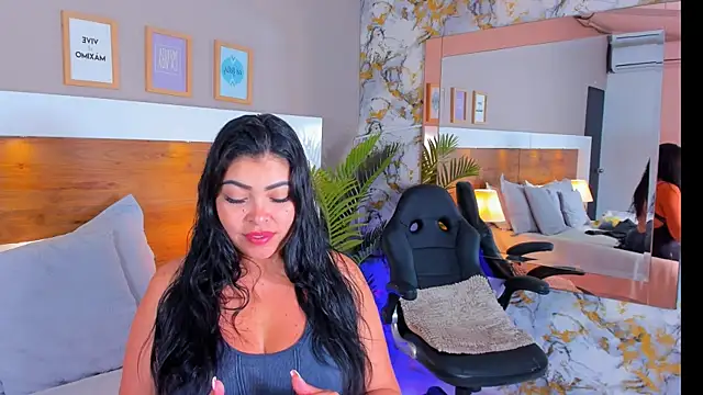 EmaBakker online show from April 8, 4:45 am