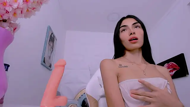 Snapshot of eimy_skinny chatting on February 13, 4:17 pm eimy skinny online show from February 13, 4:17 pm