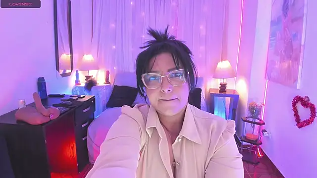 Snapshot of Venus_R0se chatting on May 10, 9:09 pm Venus R0se online show from May 10, 9:09 pm