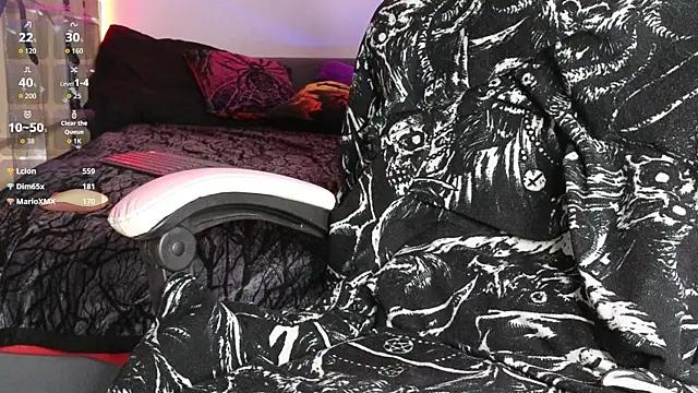 Snapshot of Devil_s_bride chatting on January 18, 8:45 pm Devil s bride online show from January 18, 8:45 pm