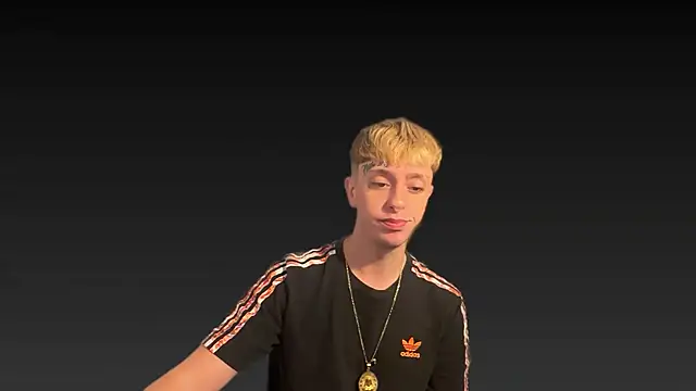 Snapshot of twentywithafelonyy chatting on January 3, 7:39 pm twentywithafelonyy online show from January 3, 7:39 pm