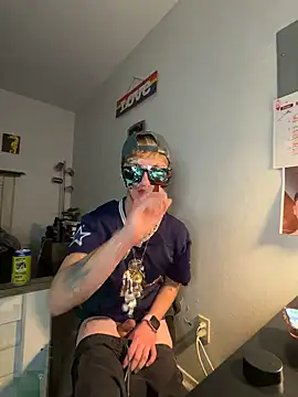 Snapshot of twentywithafelonyy chatting on March 1, 12:56 pm twentywithafelonyy online show from March 1, 12:56 pm