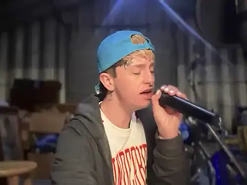 Snapshot of twentywithafelonyy chatting on March 14, 9:03 am twentywithafelonyy online show from March 14, 9:03 am