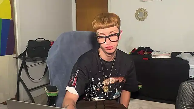 twentywithafelonyy online show from November 8, 10:37 am