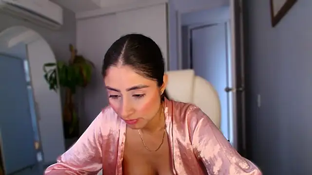 auroracaruso11 online show from October 9, 9:46 pm