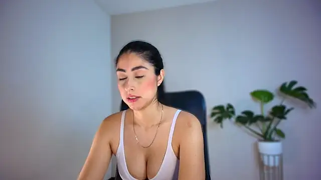 auroracaruso11 online show from February 9, 2:43 pm