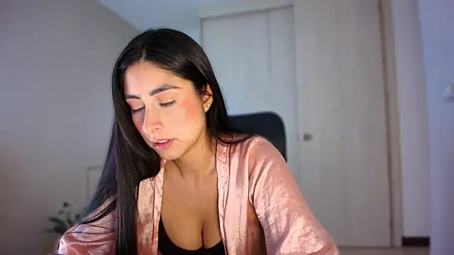 Snapshot of auroracaruso11 chatting on June 12, 8:08 pm auroracaruso11 online show from June 12, 8:08 pm